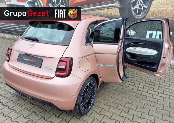 Fiat 500 cena 144900 przebieg: 8000, rok produkcji 2021 z Bodzentyn małe 67